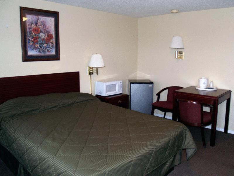 Boulevard Inn Amherst Room photo